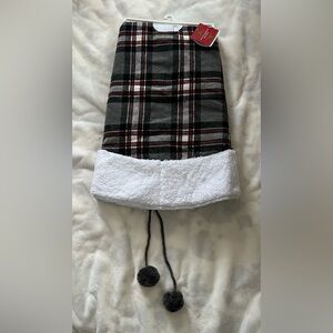 Plaid Holiday Tree Skirt with White Cuff